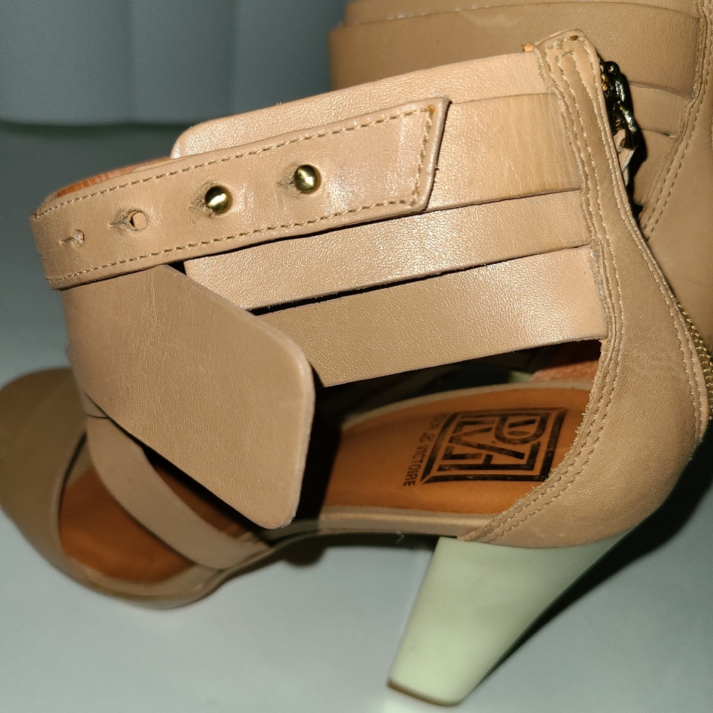 EUC Womens 9 1/2 Pour La Victoire Macaria Heels - Picture 10 of 12
